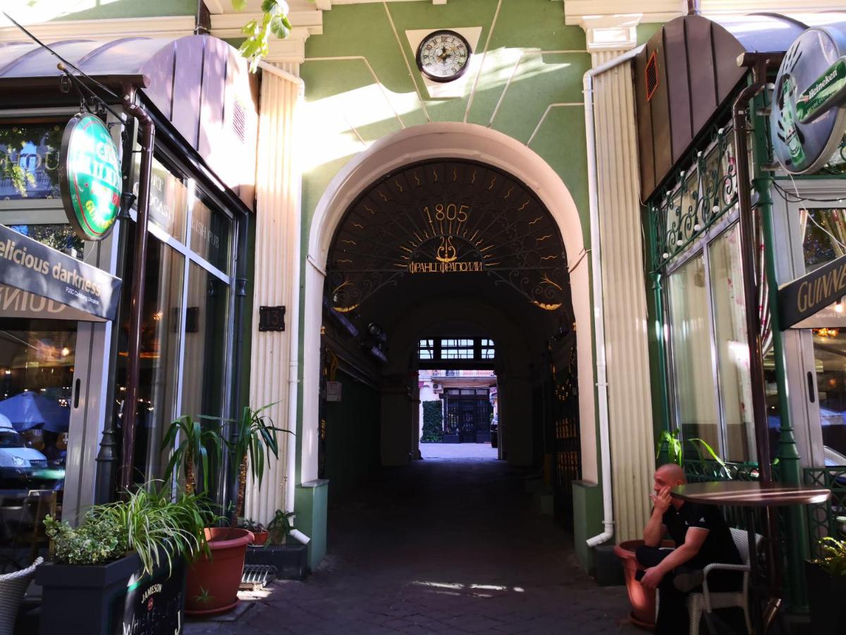 Затишні Апартаменти, Вулиця Дерибасівська, 13 Odessa Exterior foto