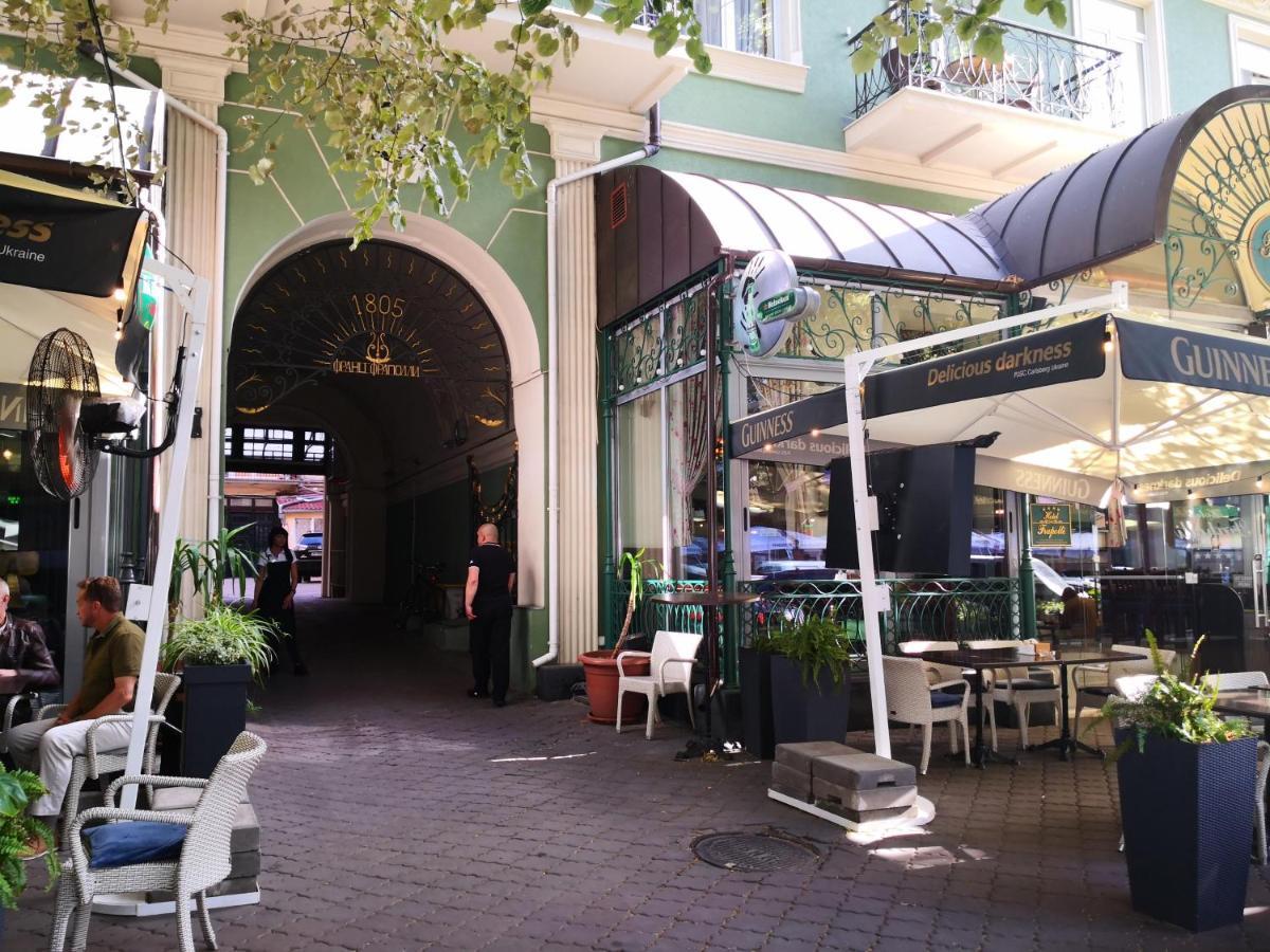 Затишні Апартаменти, Вулиця Дерибасівська, 13 Odessa Exterior foto