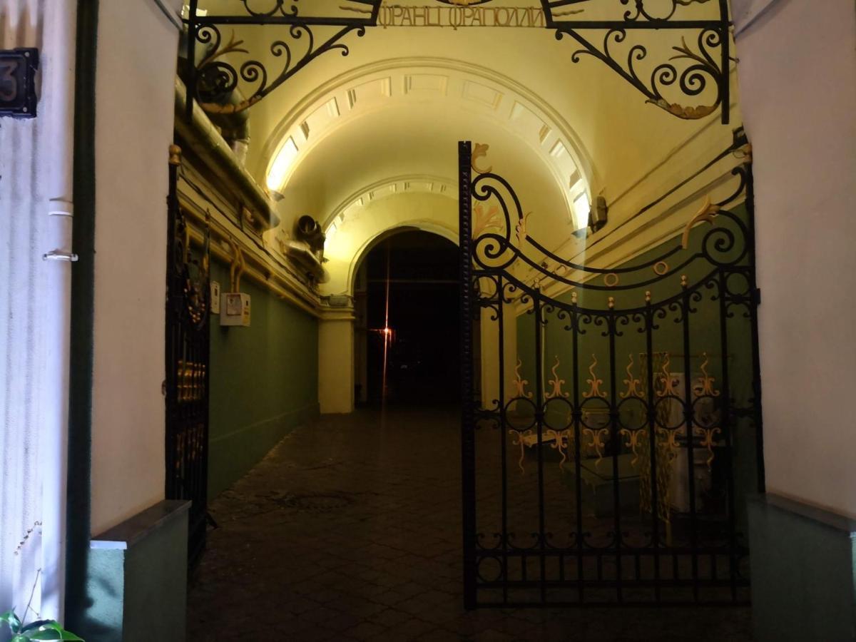 Затишні Апартаменти, Вулиця Дерибасівська, 13 Odessa Exterior foto
